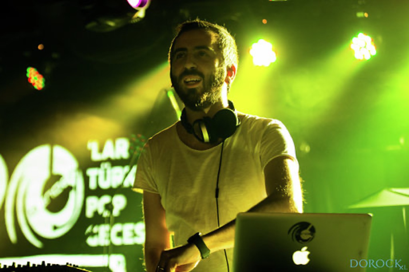 DJ Denden behind the decks at a Turkish Pop Night