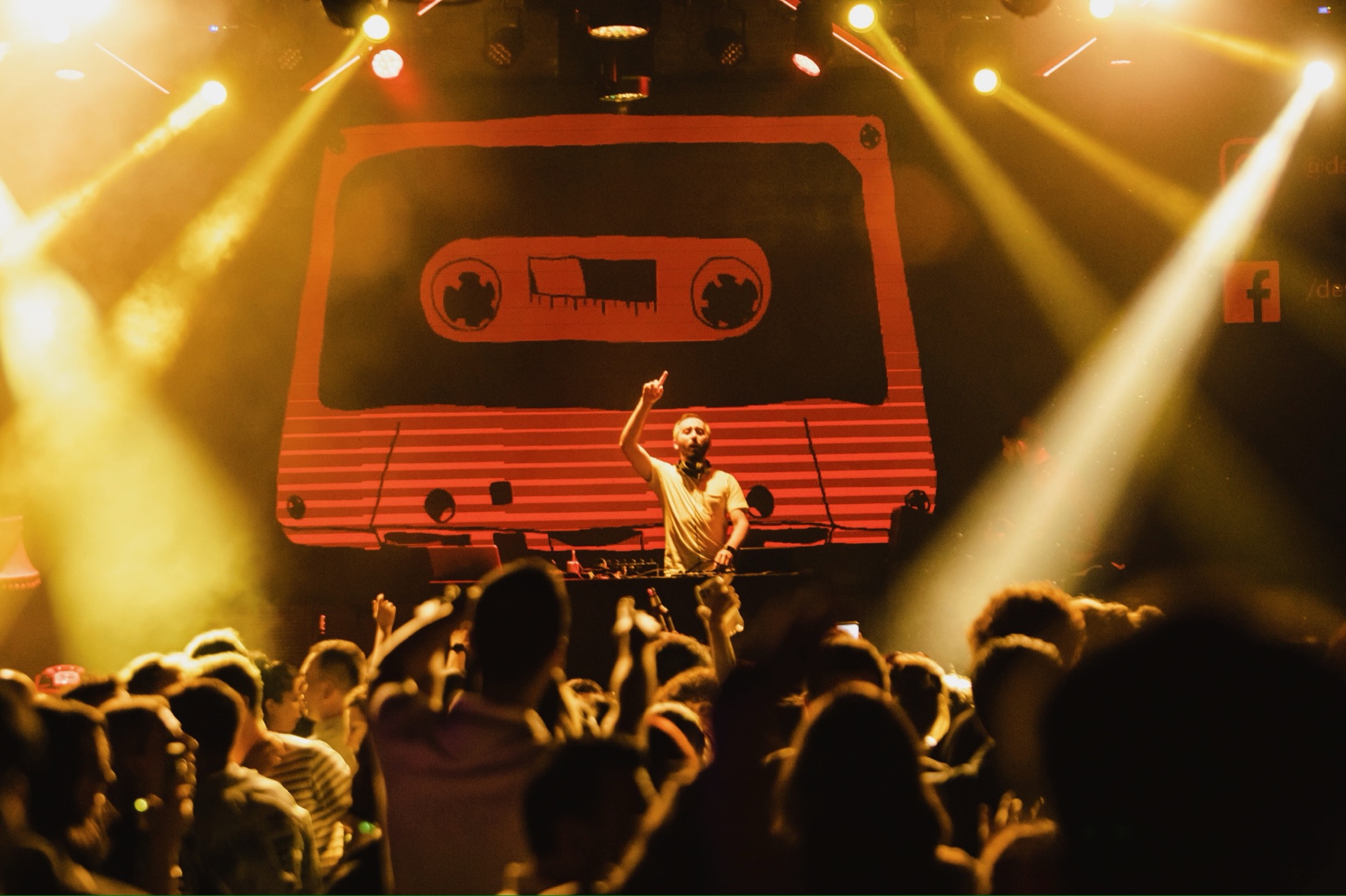 DJ Denden playing to a packed crowd at a 90s Turkish Pop Night